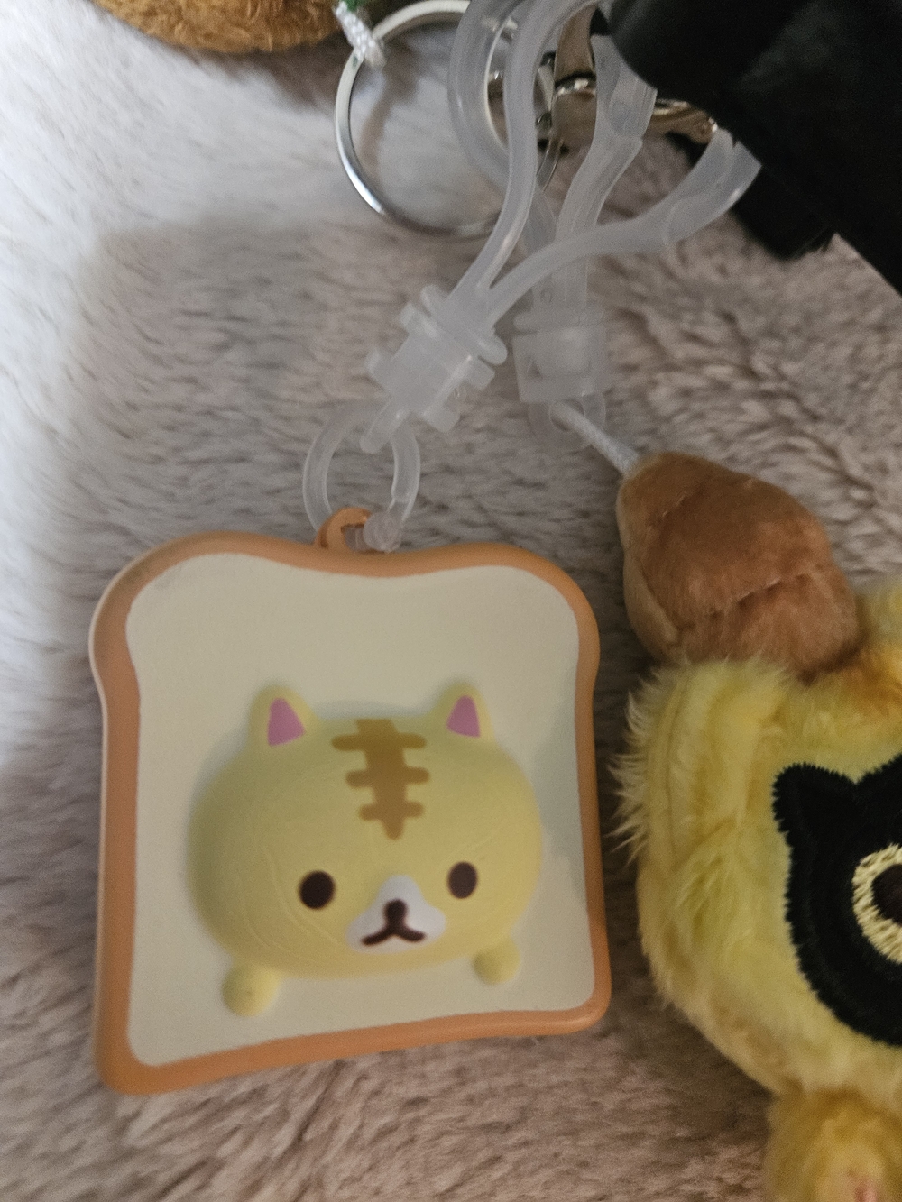 2 Cat  Keychains - Picture 2 of 4
